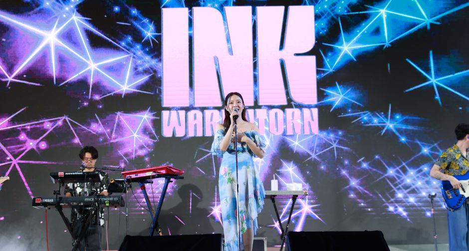 INK WARUNTORN แจกความสดใสฉลองสงกรานต์แบบสุดฟิน!! บนเวที Siam Paragon Summersive Happiness in Full Bloom ณ พาร์ค พารากอน